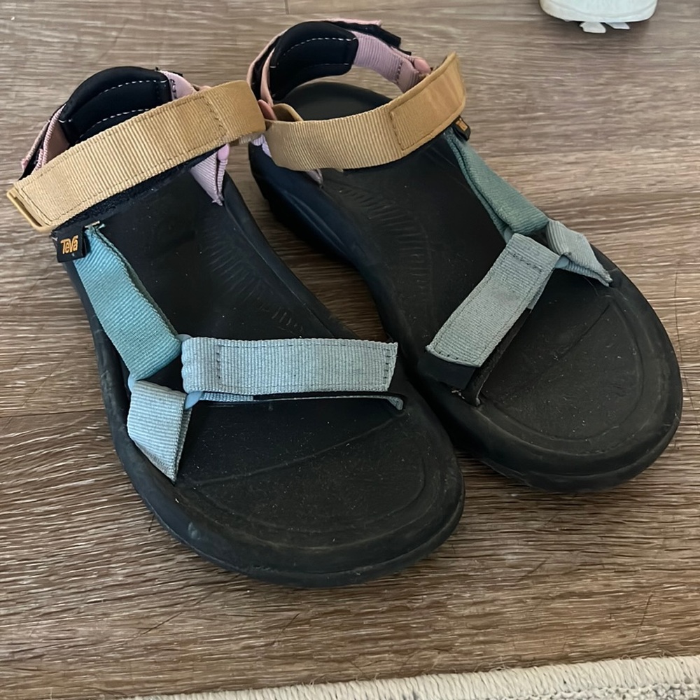 Teva Hurricane XLT2 light multicolor sandal! Women’s size 8